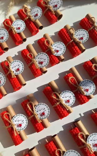 شمع قرمزبا فال حافظ با تفسیر و لیبل بلدا مبارک و تزیین گل خشک